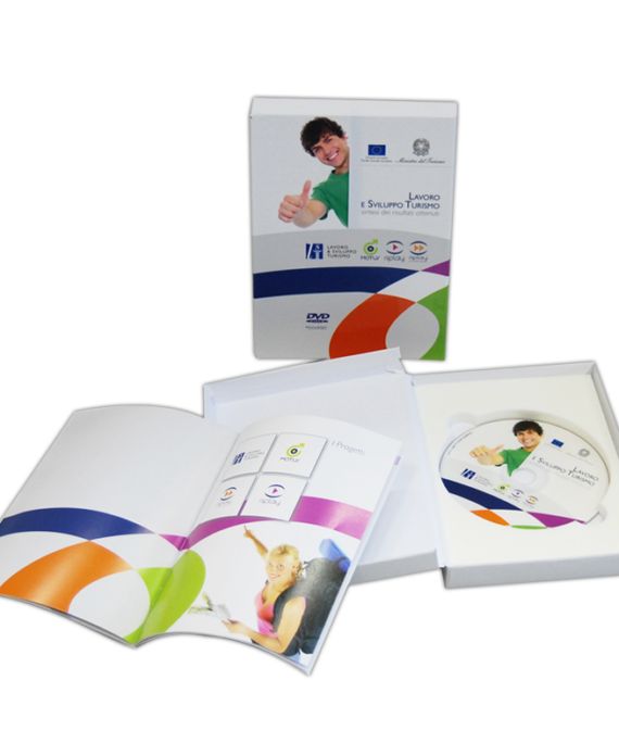 scatola_con_cd_e_brochure_ministero_del_turismo_0